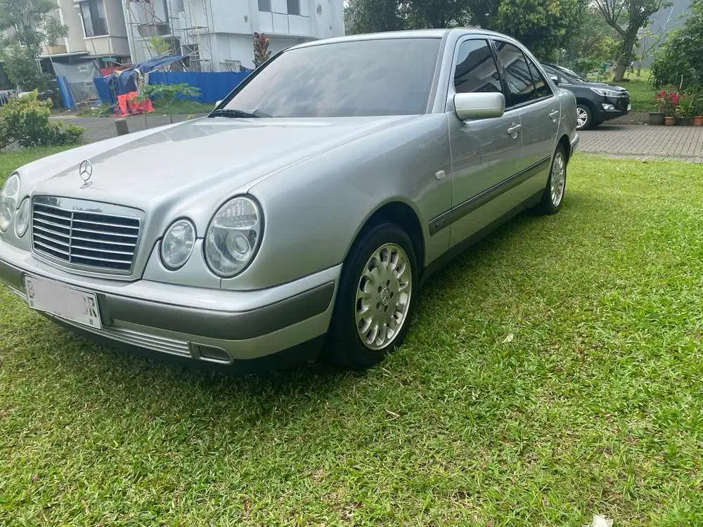 Mercedes-Benz E230 1998 Bensin