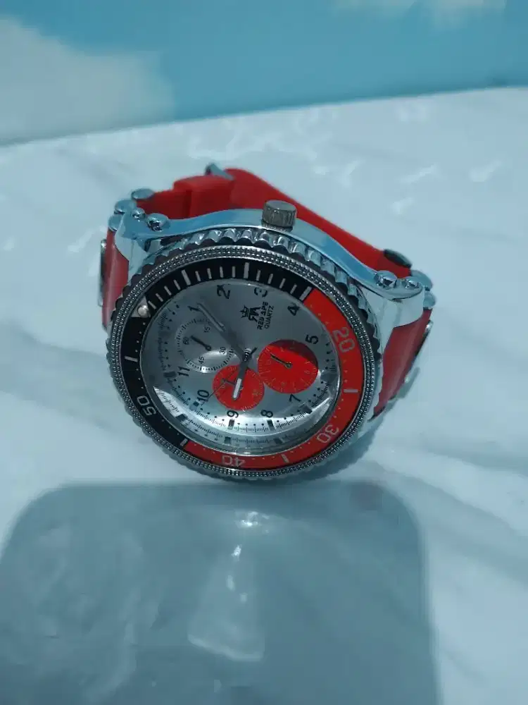 Jual jam tangan merk red ape masih bagus gk kepake