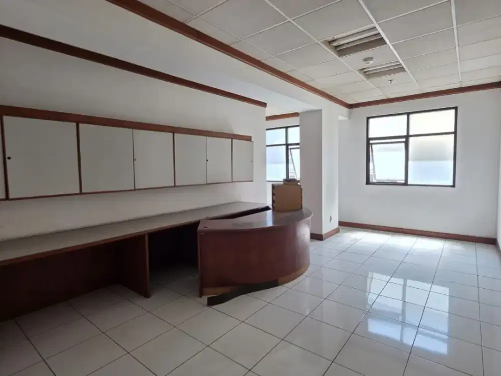 Disewakan Ruang Usaha 2 Lantai Cocok Untuk Kantor Strategis di Mainroad Dago