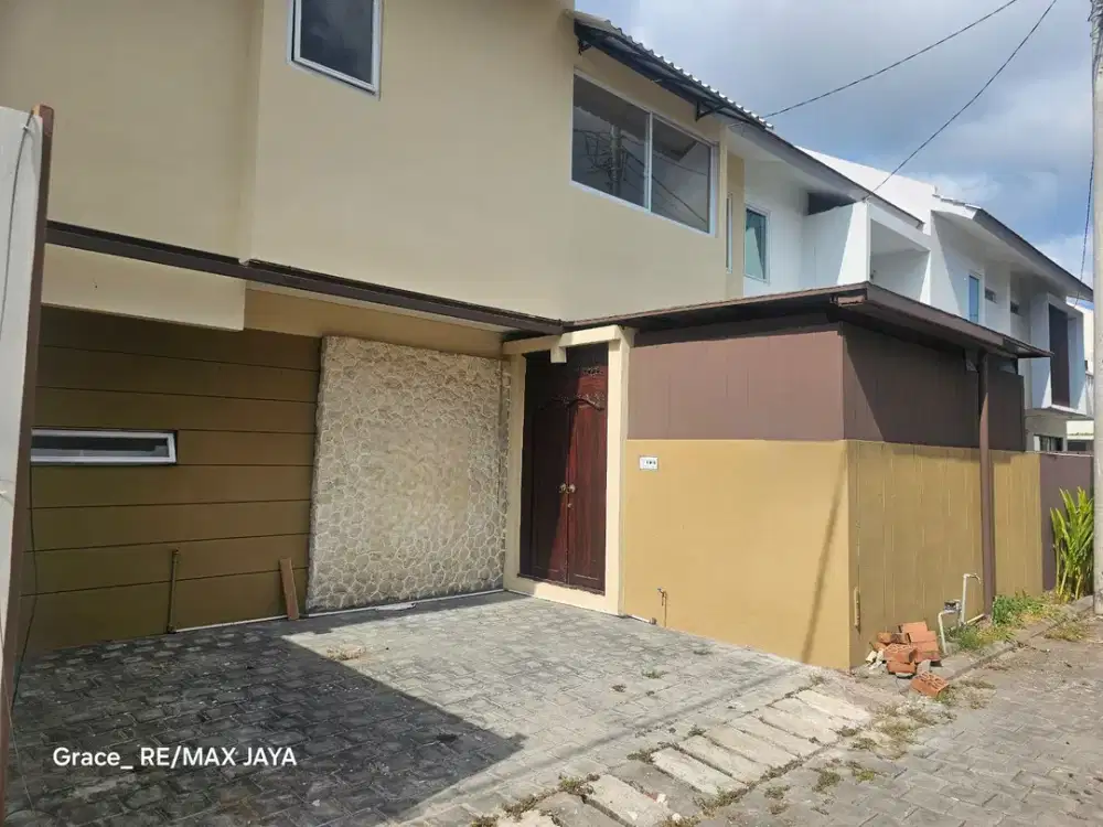 Rumah 2 Lantai 3 Kamar Tidur Dijual di Puri Gading, Jimbaran