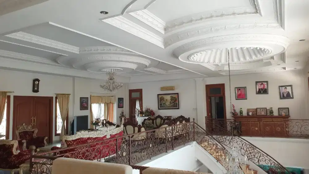 Rumah di NITIKAN besar dan mewah dekat jln menteri Supeno Umbulharjo