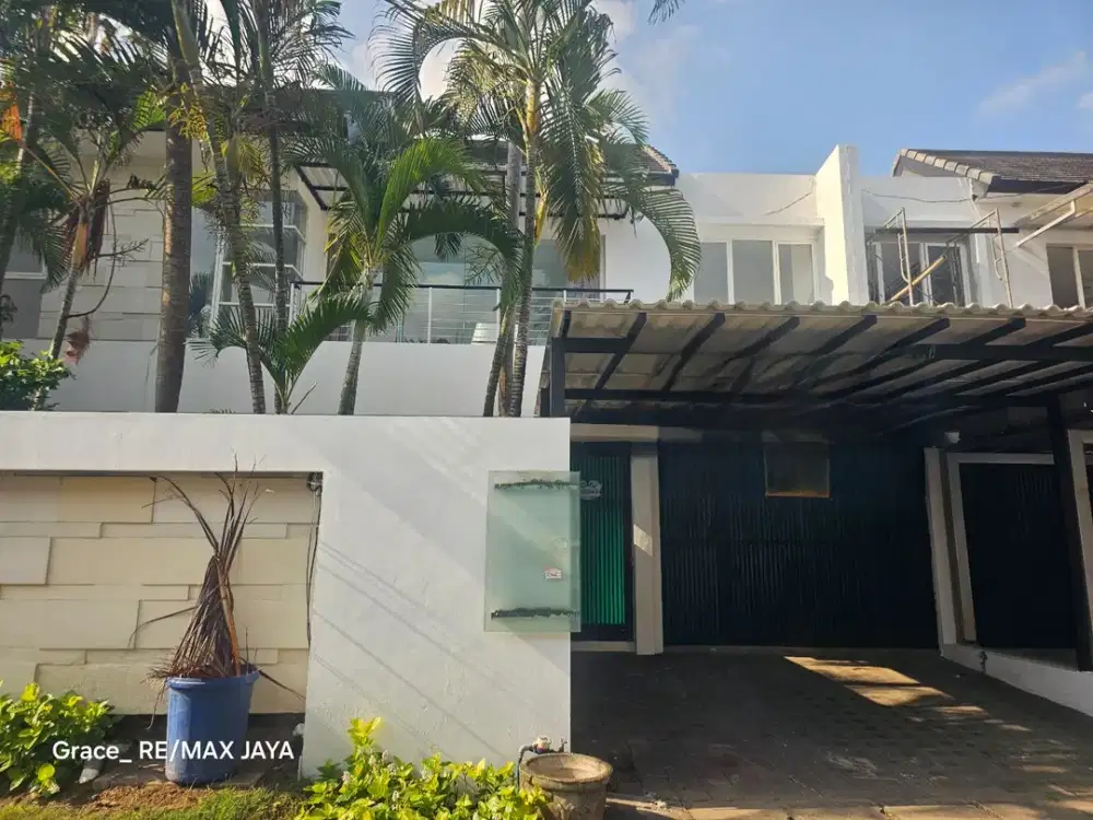 Rumah Dalam Komplek One Gate Eksklusif Dijual di Sunset Road, Kuta