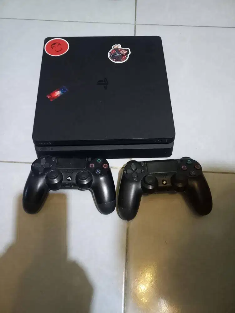 PS4 Slim 1TB Original + 2 Stick + Dus | GRATIS GAME