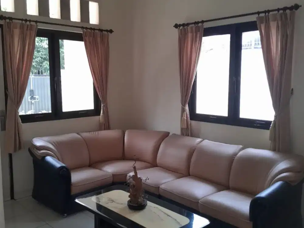 Dijual Rumah Lokasi di Jl. Halmahera Raya Semarang