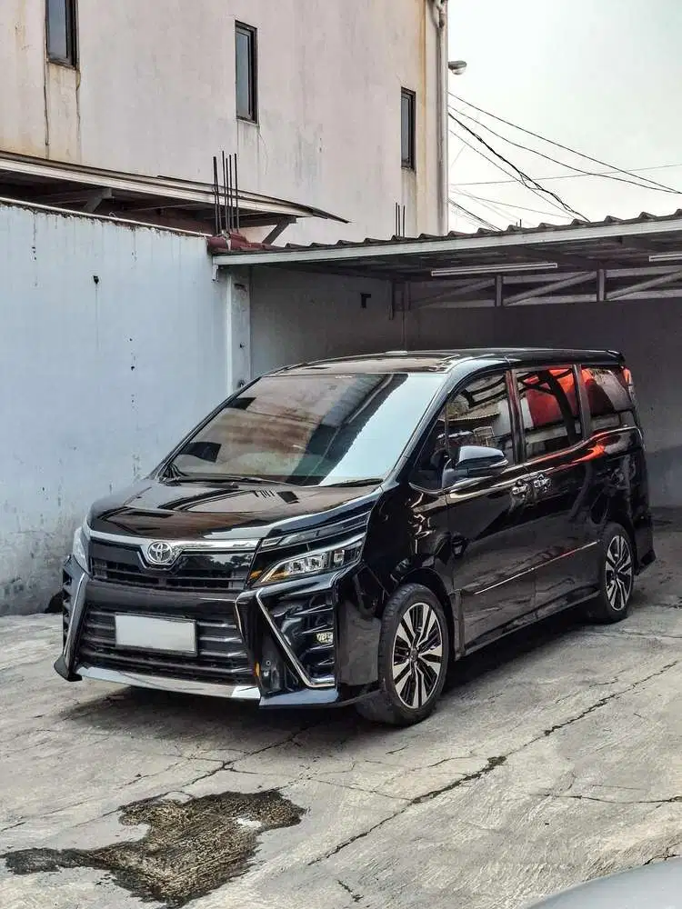 Toyota Voxy 2.0  2019