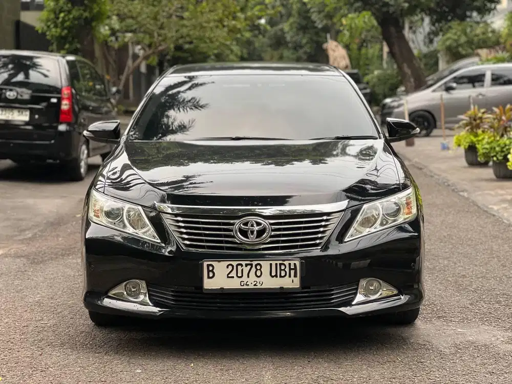 TOYOTA CAMRY V 2.5 AT 2014