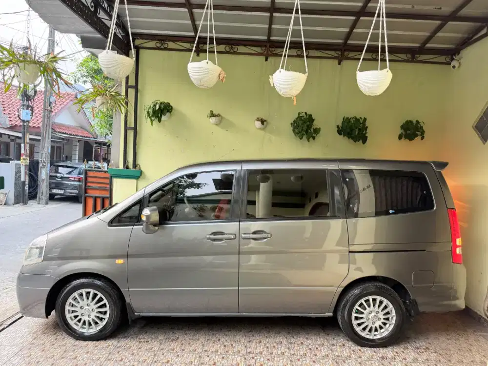 Dijual Nissan Serena HWS 2011 A/T