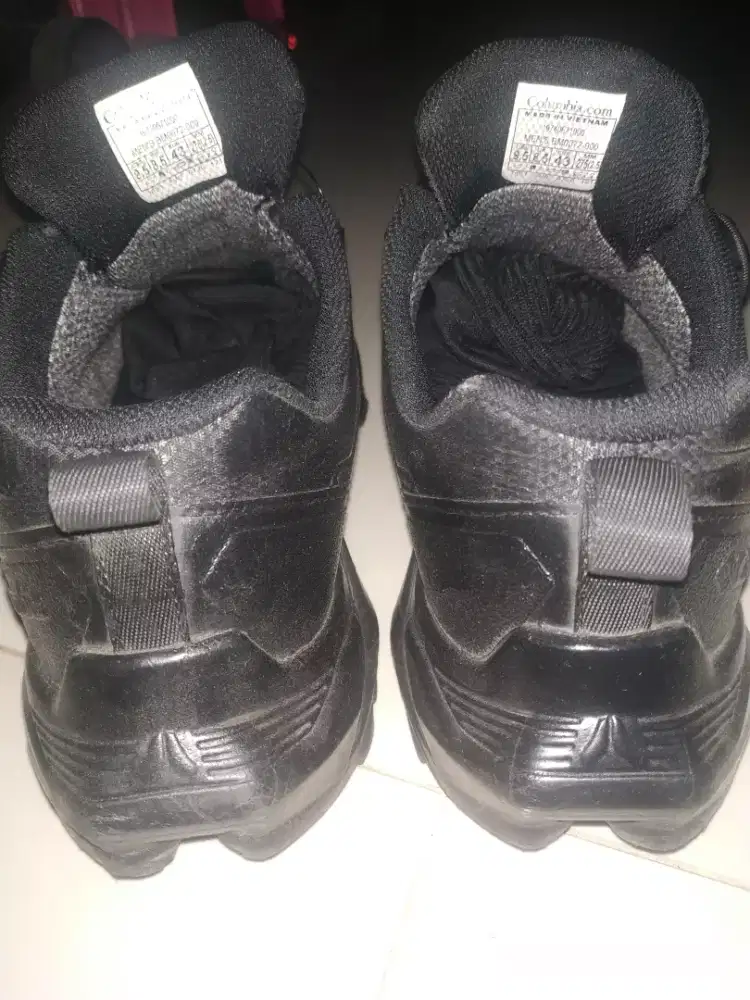 Sepatu full black merk Colombia ukr 43