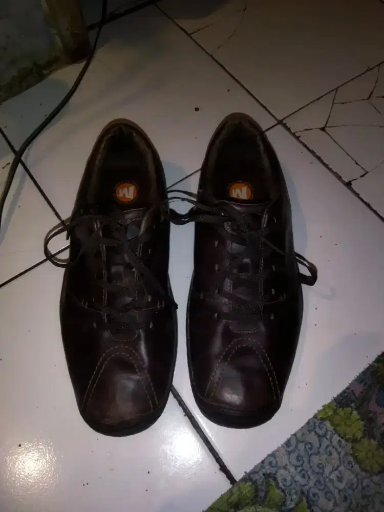 Sepatu Kulit : Merrell uk-42-43
