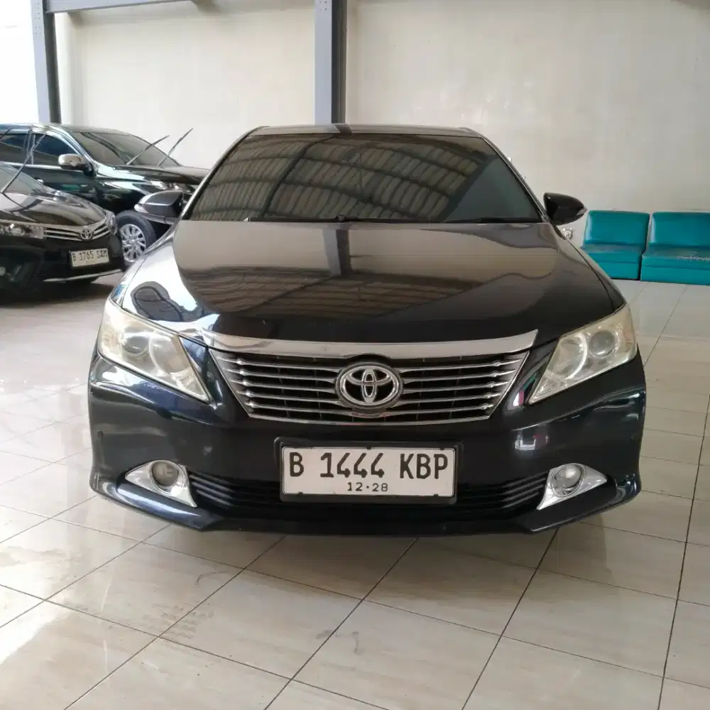 TOYOTA CAMRY V 2.5 AT 2013