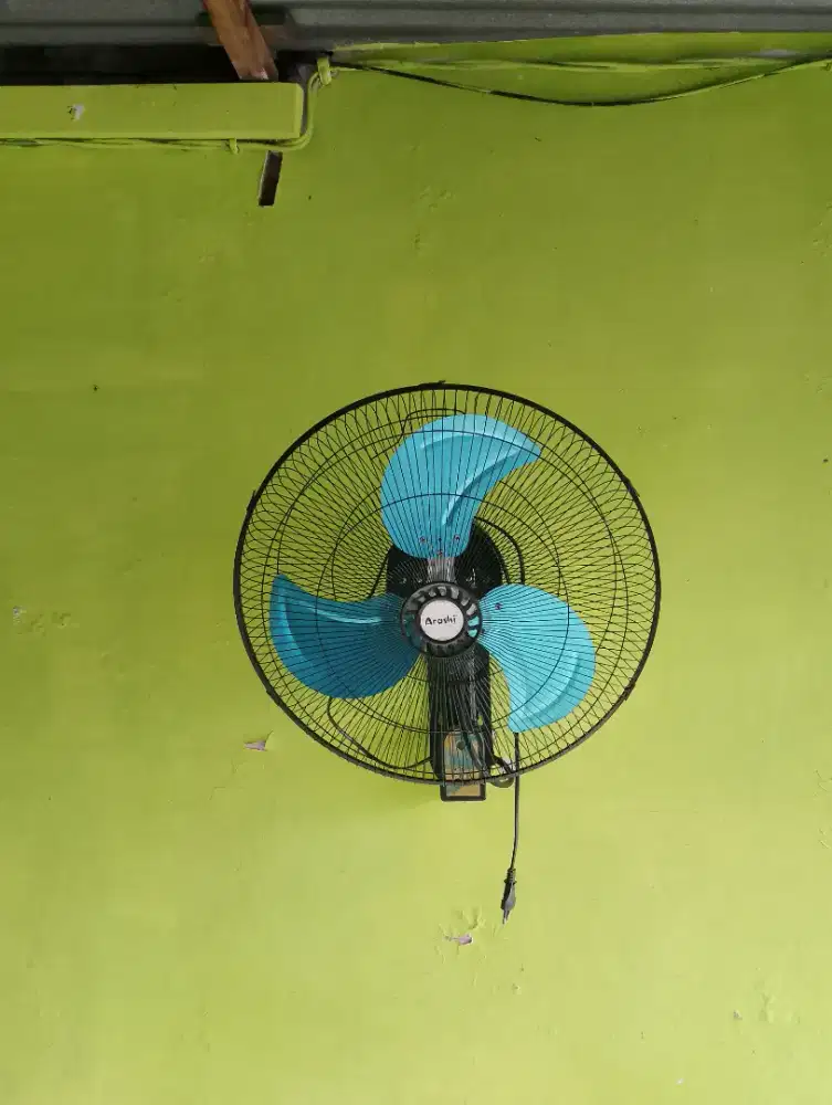 Kipas angin dinding 18 inch merk Arashi pakai remote