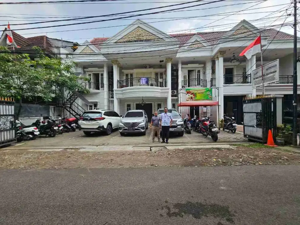 DIJUAL DI BAWAH NJOP
 Bangunan Komersial & Kos 25 Kamar – Jakarta Selatan

 Lokasi strategis, dekat Blok M dan Pakubuwono.

Kesempatan investasi properti dengan luas bangunan besar dan potensi pendapatan dari usaha kos-kosan maupun perkantoran.

*