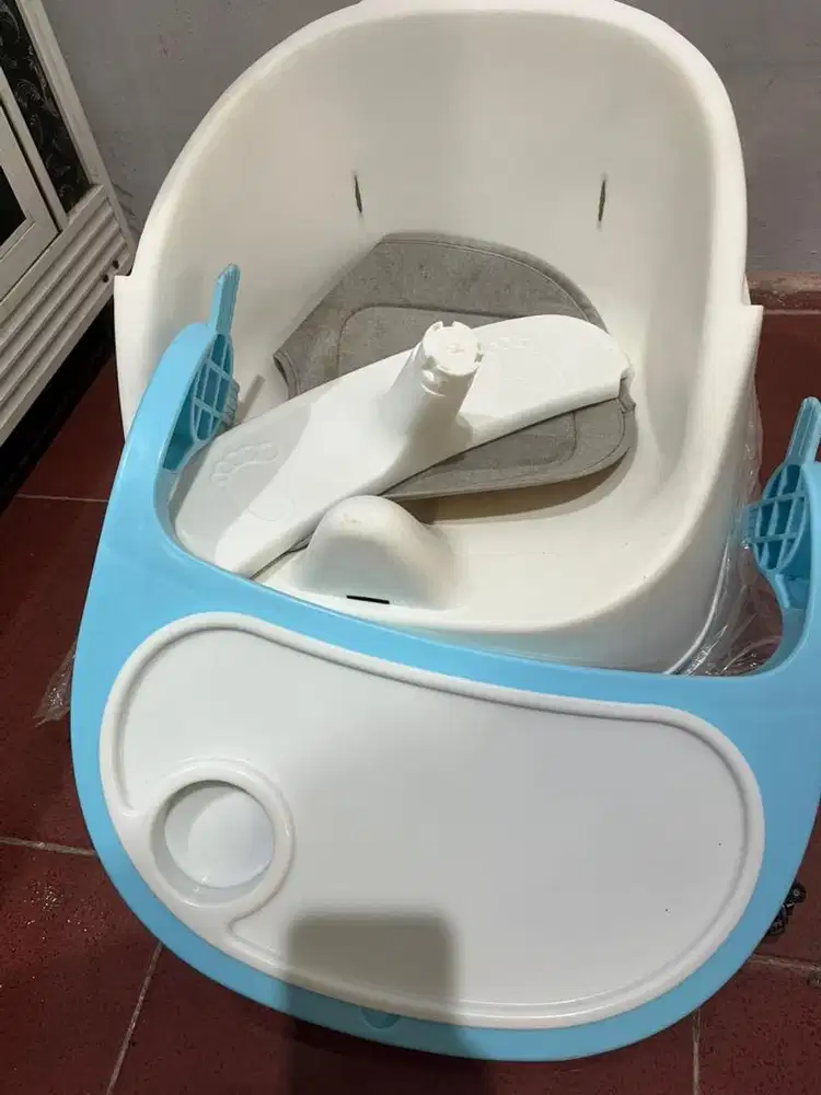 kursi makan bayi