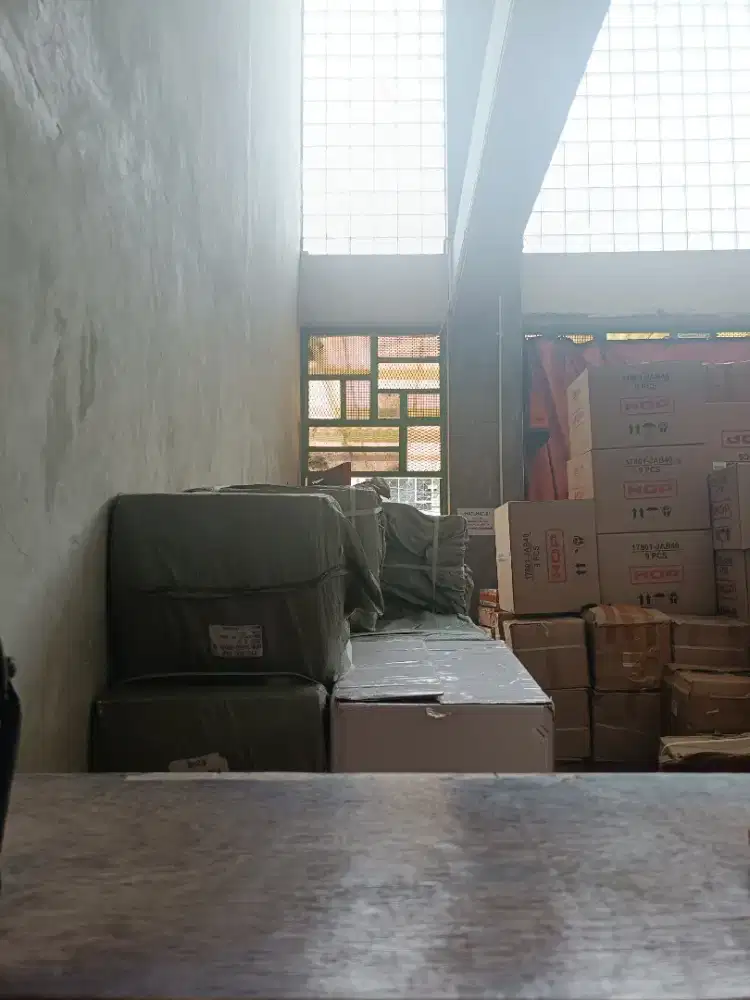 Dicari 4 org karyawan utk bagian Gudang