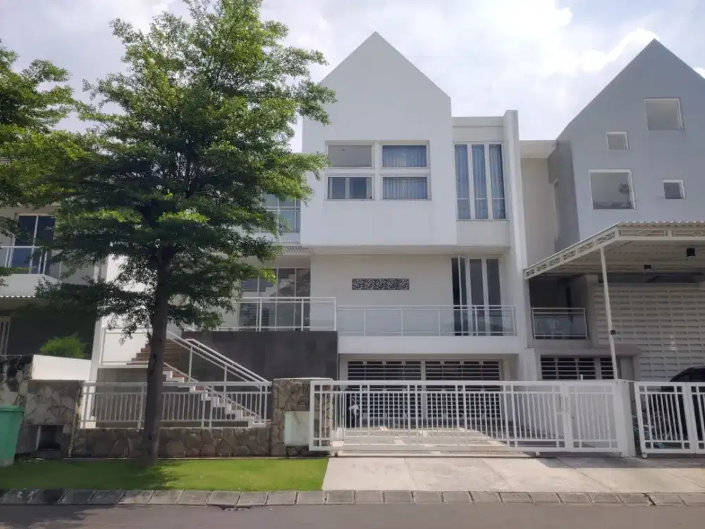 Dijual Rumah Premium & Eksklusif View Danau di Perumahan Royal Residence