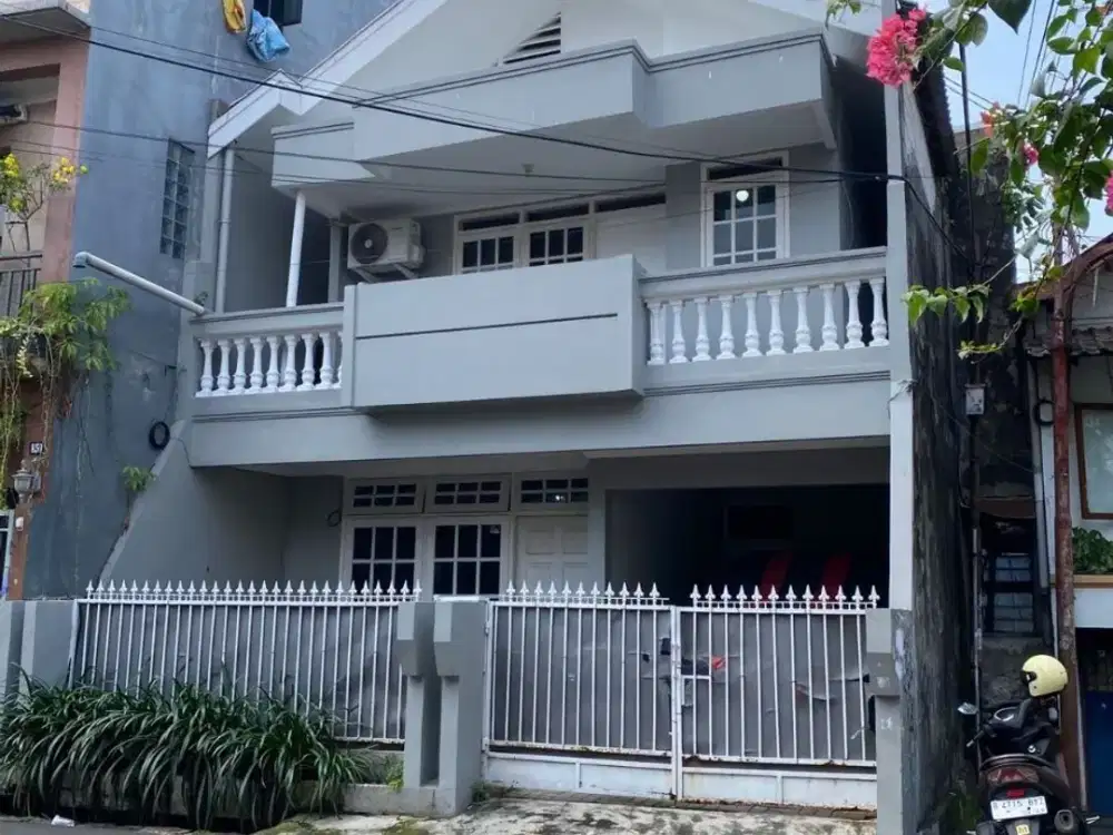 Rumah Modern di Kemanggisan Jakarta Barat