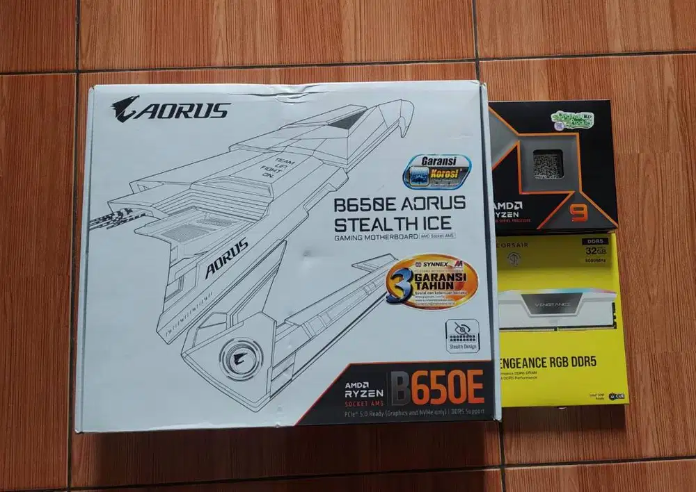 Ryzen 9 9900X Box + Gigabyte B650E Aorus Stealth Ice + Corsair Vengean