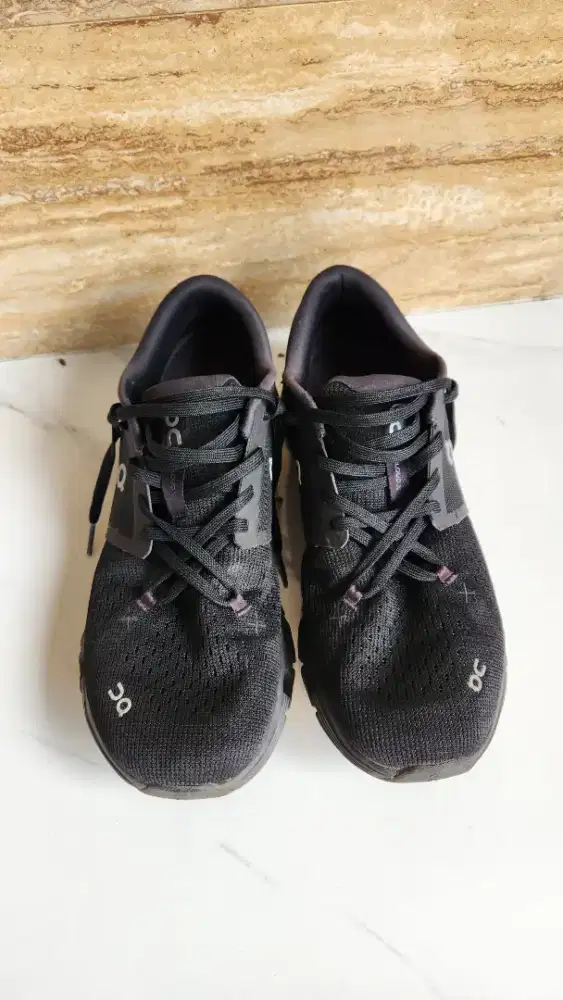 SEPATU HOKA & ON CLOUD X4