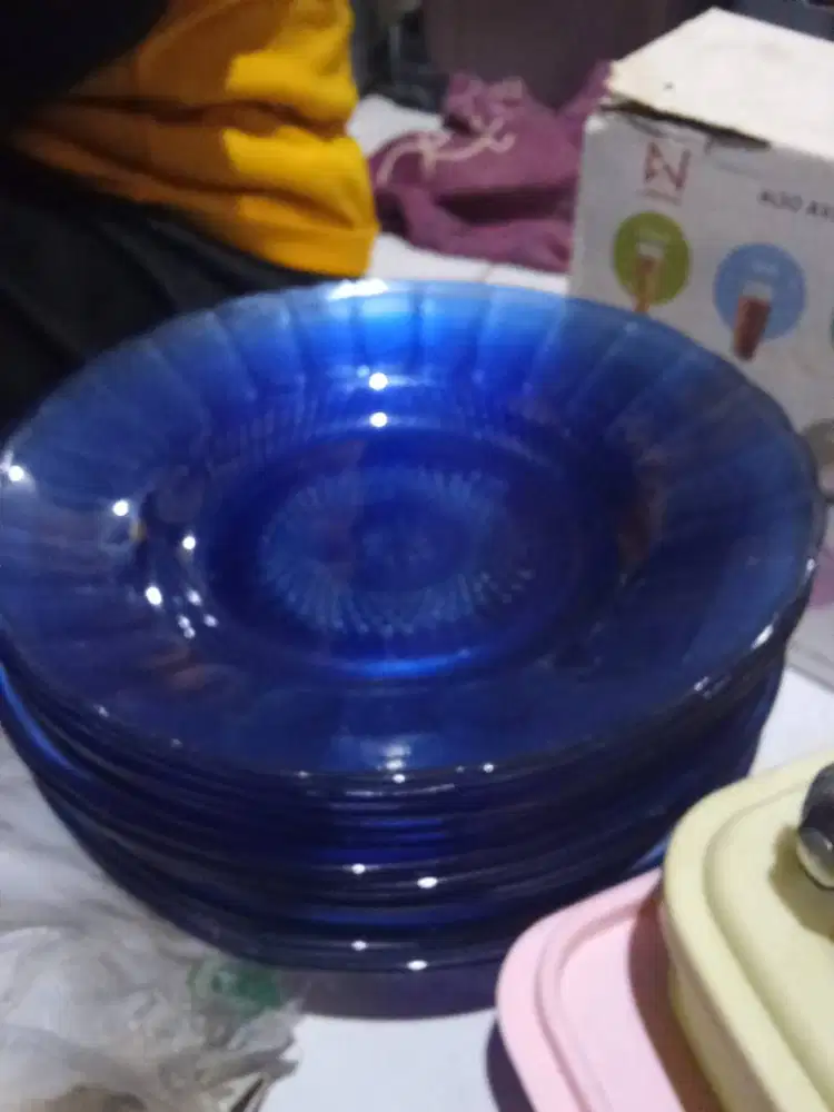 Dijual: Piring Kaca Biru Transparan (Preloved - Edisi Pindahan)