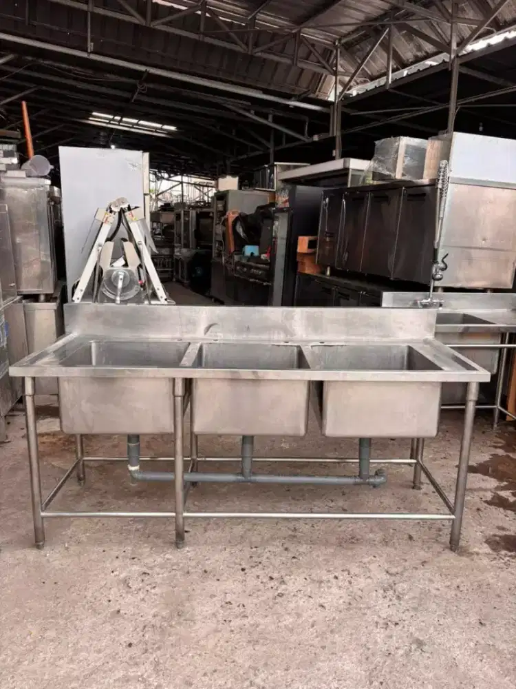 SINK 3 LUBANG
Ukuran 190x70x85
Lubangnya 50x50x30