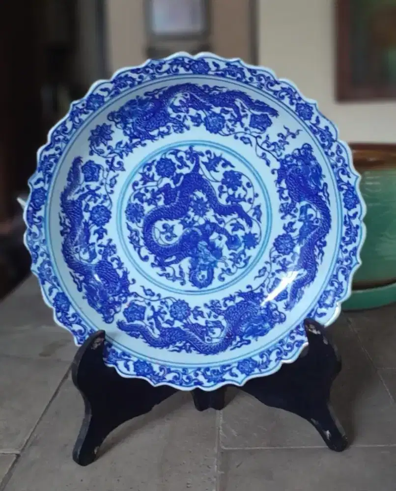 Piring China motif naga dg pinggiran bergerigi