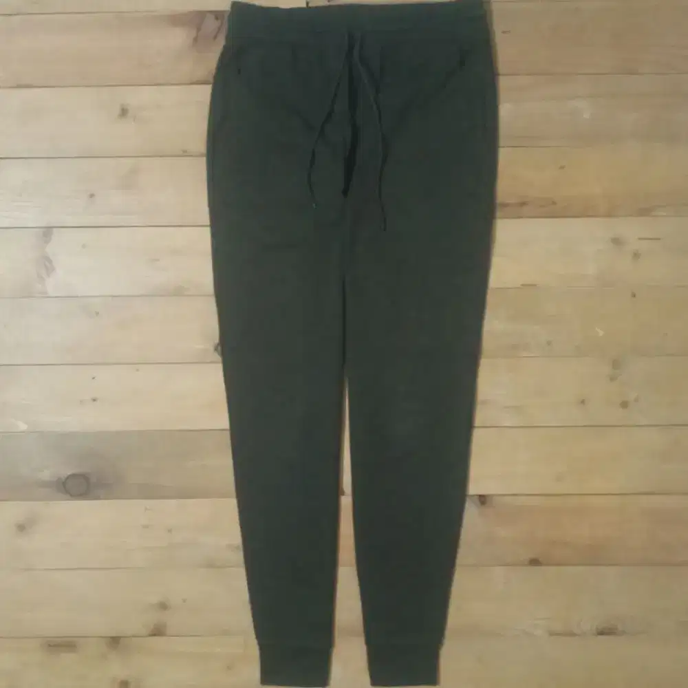 Uniqlo Dri Fit Jogger Training Celana Panjang Hijau Army Peach