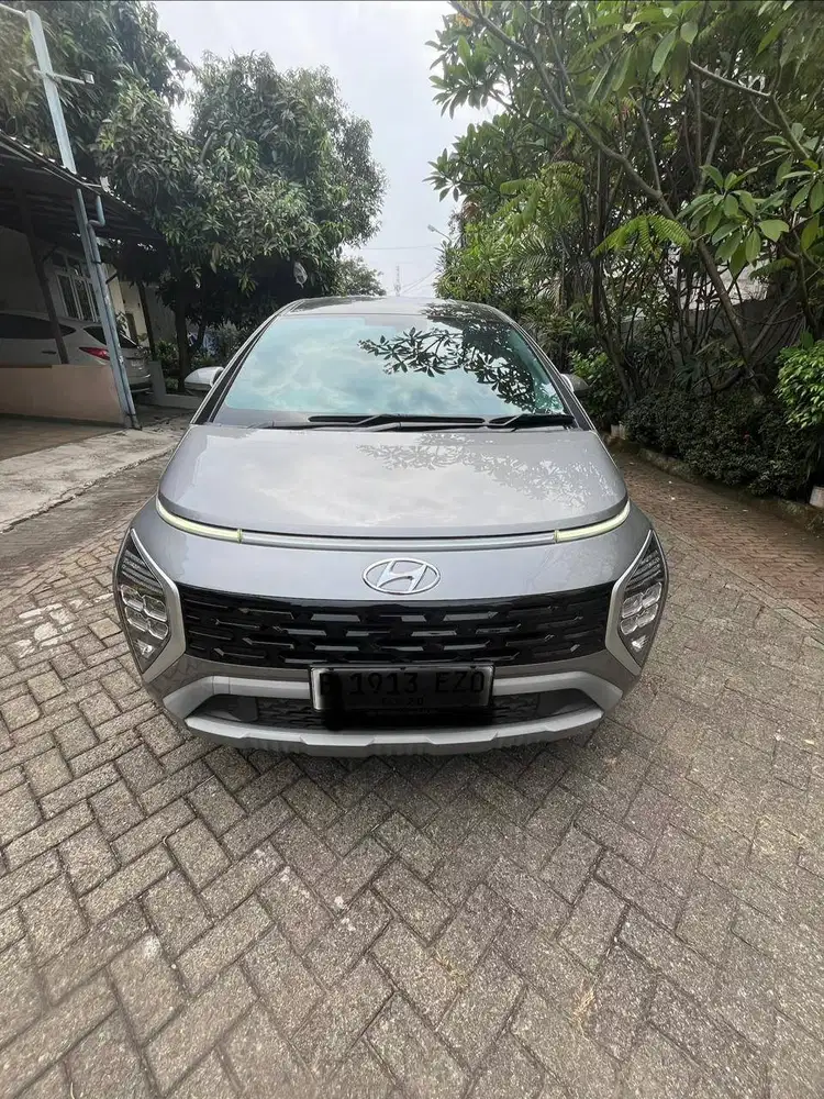 Hyundai Stargazer 2022 Automatic, Kilometer Rendah, Tangan Pribadi