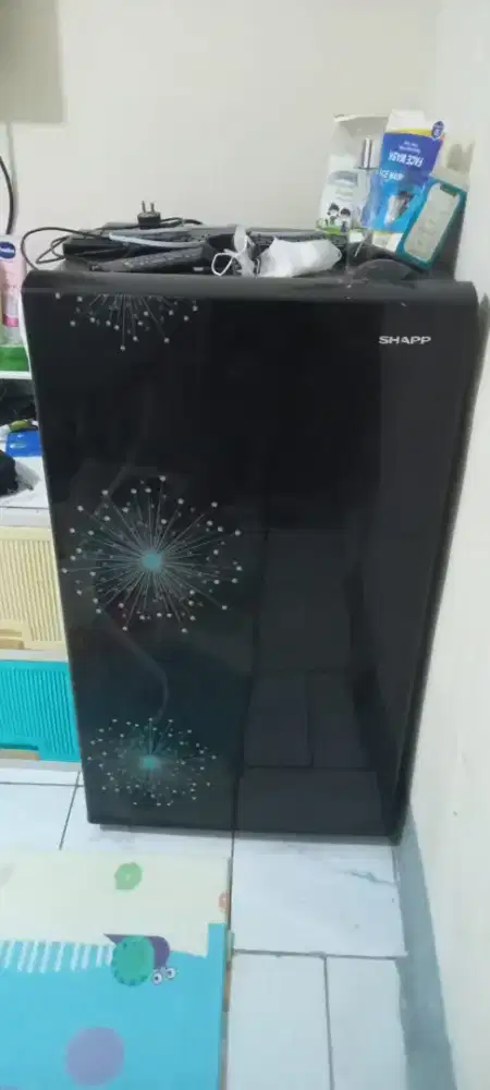 Kulkas Sharp 1 pintu .harus ngisi preon