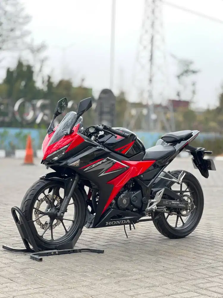 HONDA CBR150R HITAM MERAH 2019 KM 12K PAJAK ON SIAP HARIAN
