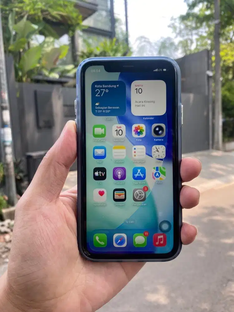 Dijual cepat iPhone 11 64gb inter