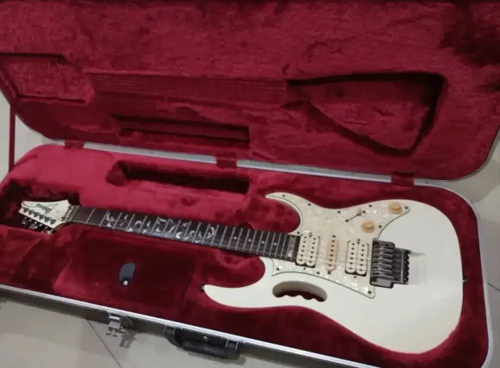 Ibanez JEM Seri 555