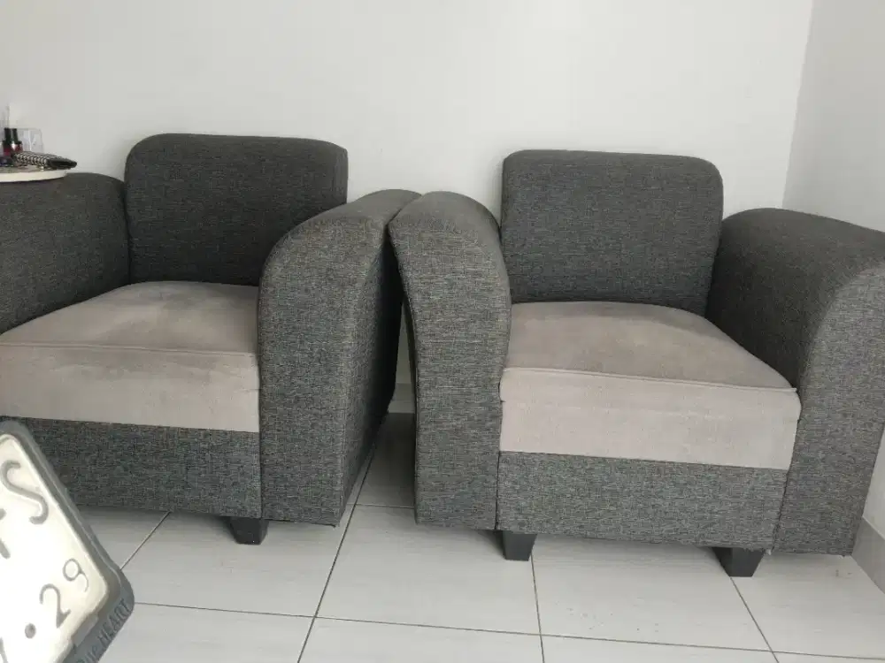 2 Buah Sofa Bahan Bagus Masih Tebal Empuk Tidak Kempes