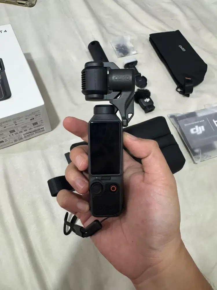 DJI Osmo Pocket 4 Creator Combo