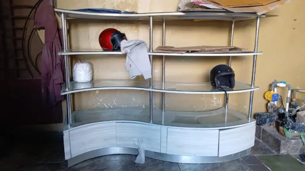 Dijual borongan ada 8 item.rak toko masih sangat baru.dulu beliny 23jt