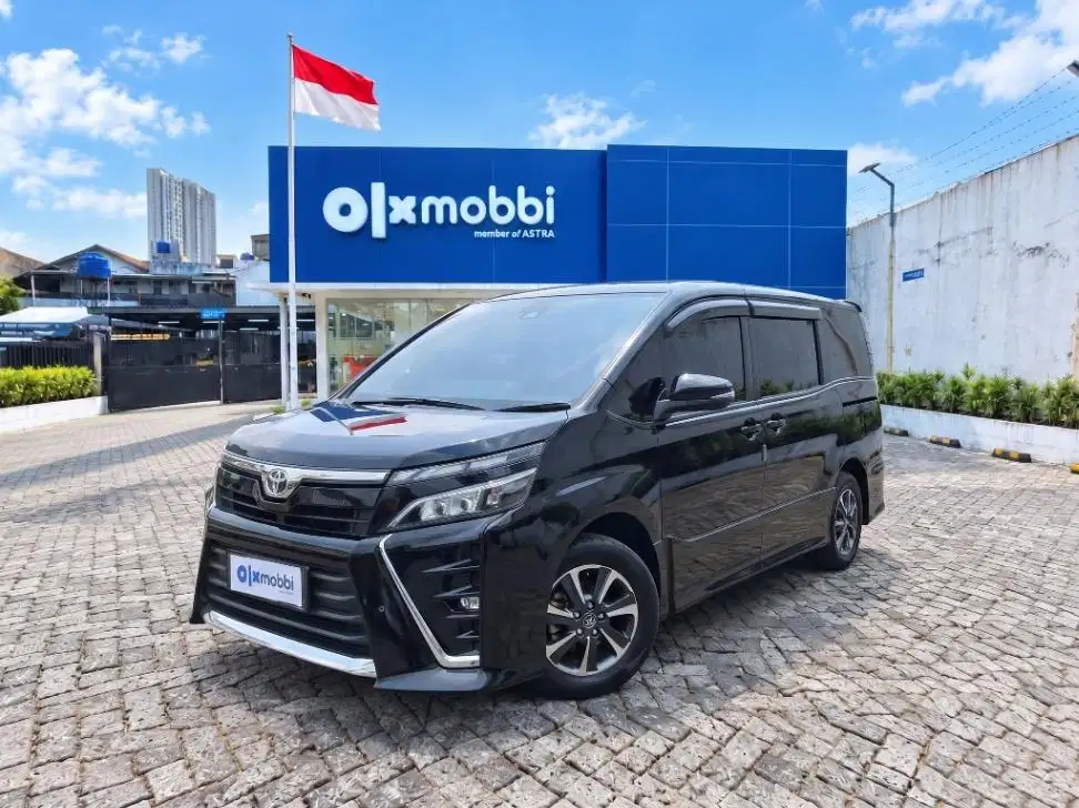 LOW DP Toyota Voxy 2.0 Bensin-AT 2017 RAS