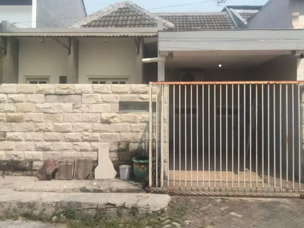 DISEWAKAN  Rumah Komplek Permata Safira Regency  Surabaya