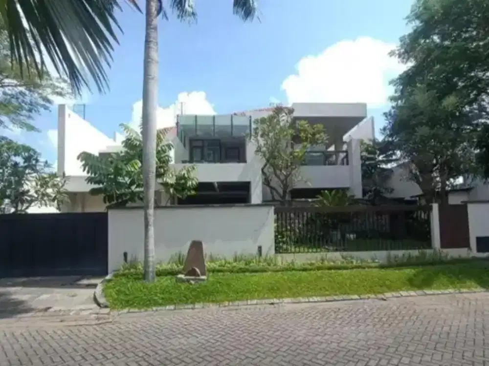 Dijual Rumah Siap Huni Luxury di Imperial Golf Pakuwon Indah Surabaya View Driving Range Golf