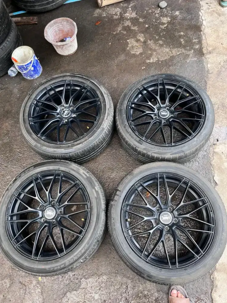 HSR ring 18 pcd 5x114,3 ET 40 ban 215/50 R18 xpander innova