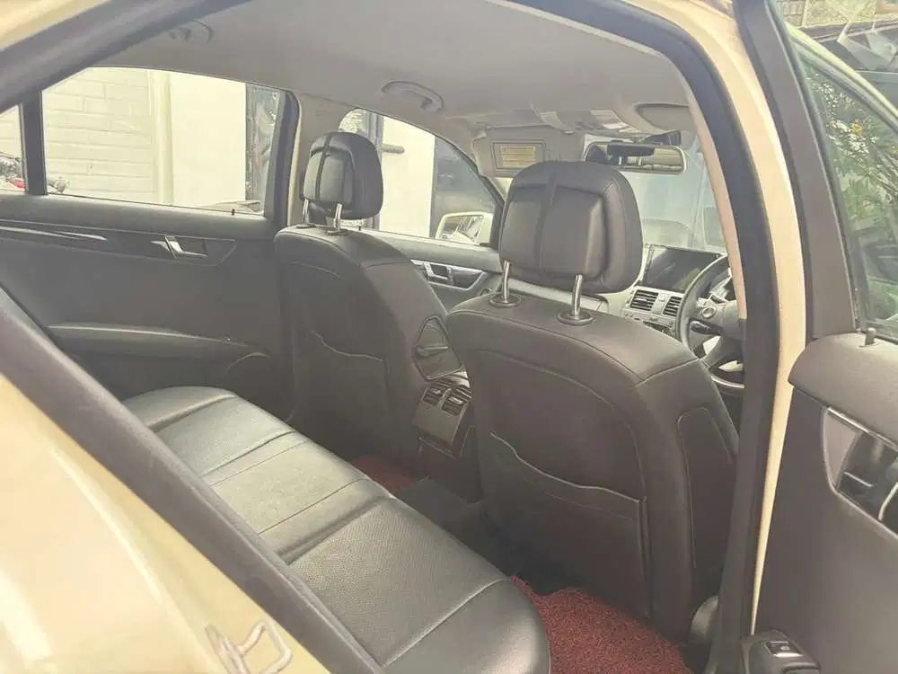 Mercedes-Benz C200 2011 Bensin
