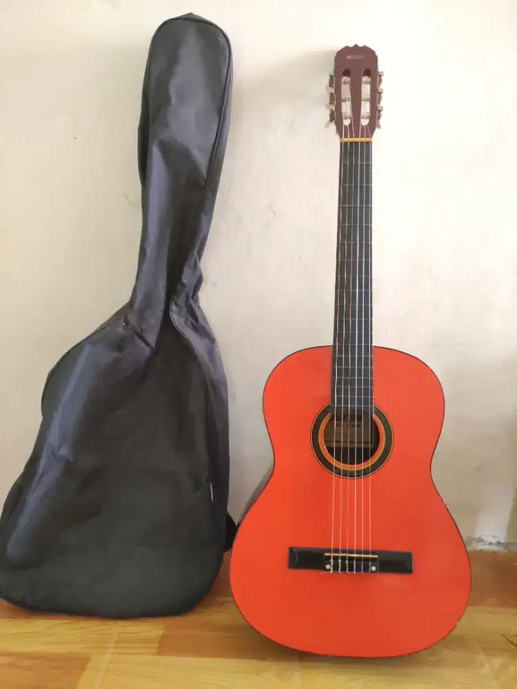 Gitar akustik klasik maxtone