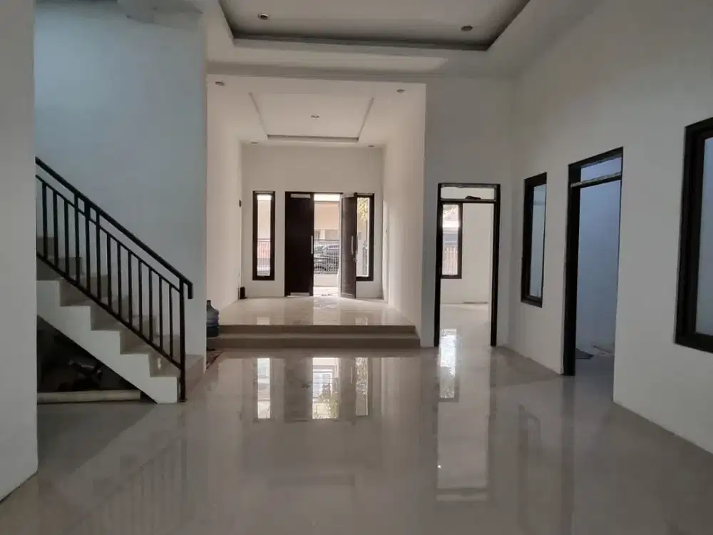 Rumah Siap Huni Dekat Jalan Utama di Kopo Permai 1