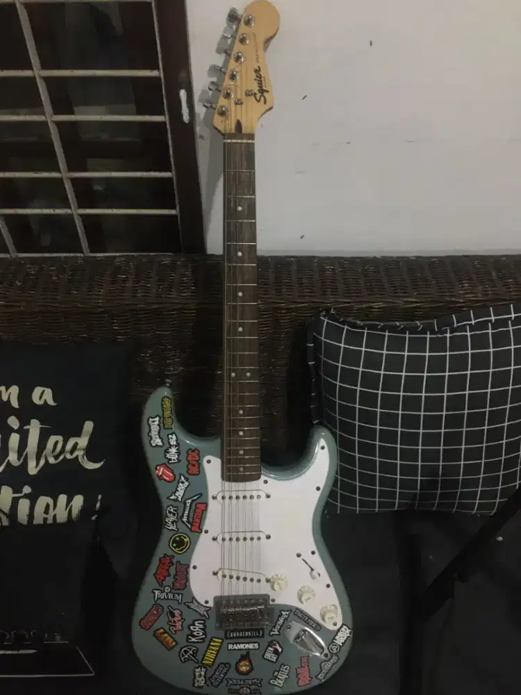 Guitar electric stratocaster squirer by fender