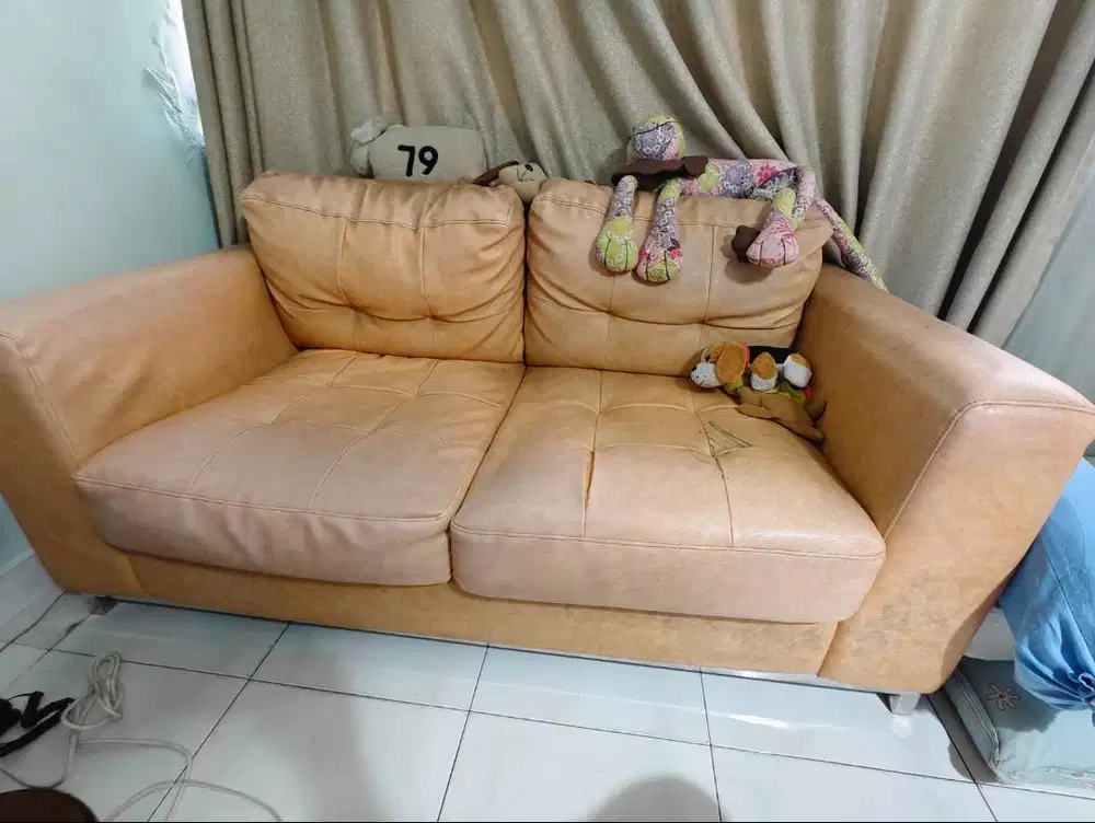 DI JUAL 1 SET SOFA BEKAS (2 PCS) KONDISI NYAMAN DAN LAYAK DI GUNAKAN