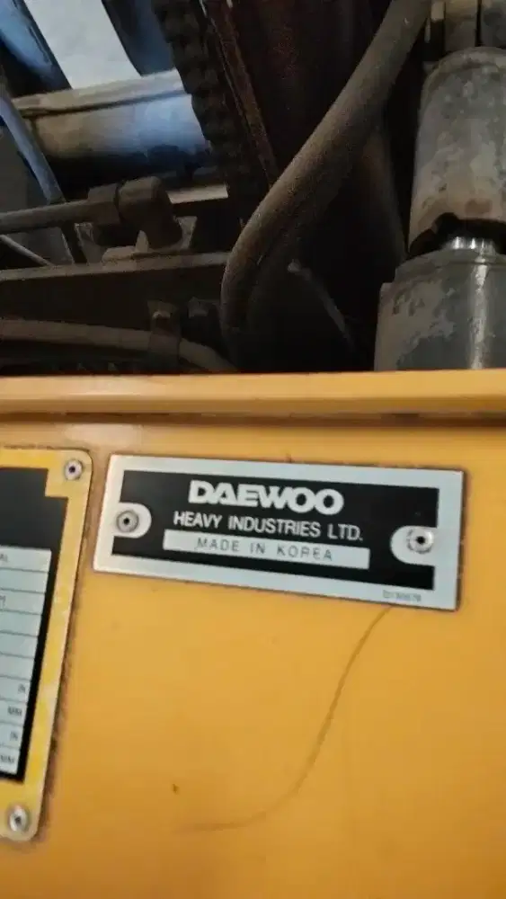 Di jual  dijual dua unit forklift kondisinya sangat terawat diesel