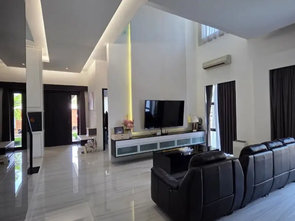 Rumah Grand Wisata 4+1 Kamar, Posisi Hoek