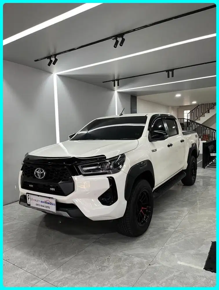 HILUX 2.4V DOUBLE CABIN 4x4 AT 2024 LOW KM