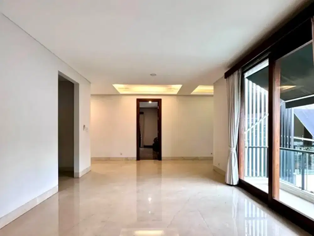 Rumah mewah ada swimming pool lokasi strategis di jakarta selatan 17695