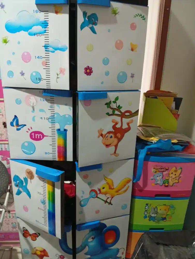 Lemari Plastik Bekas