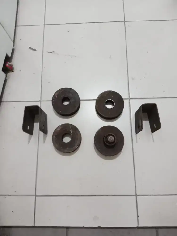 roda pagar diameter 10 cm ada 4 buah roda+2 rumah