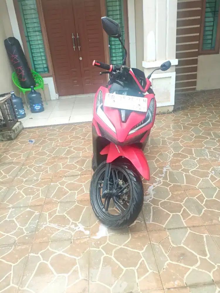 VARIO 150 WARNA MERAH